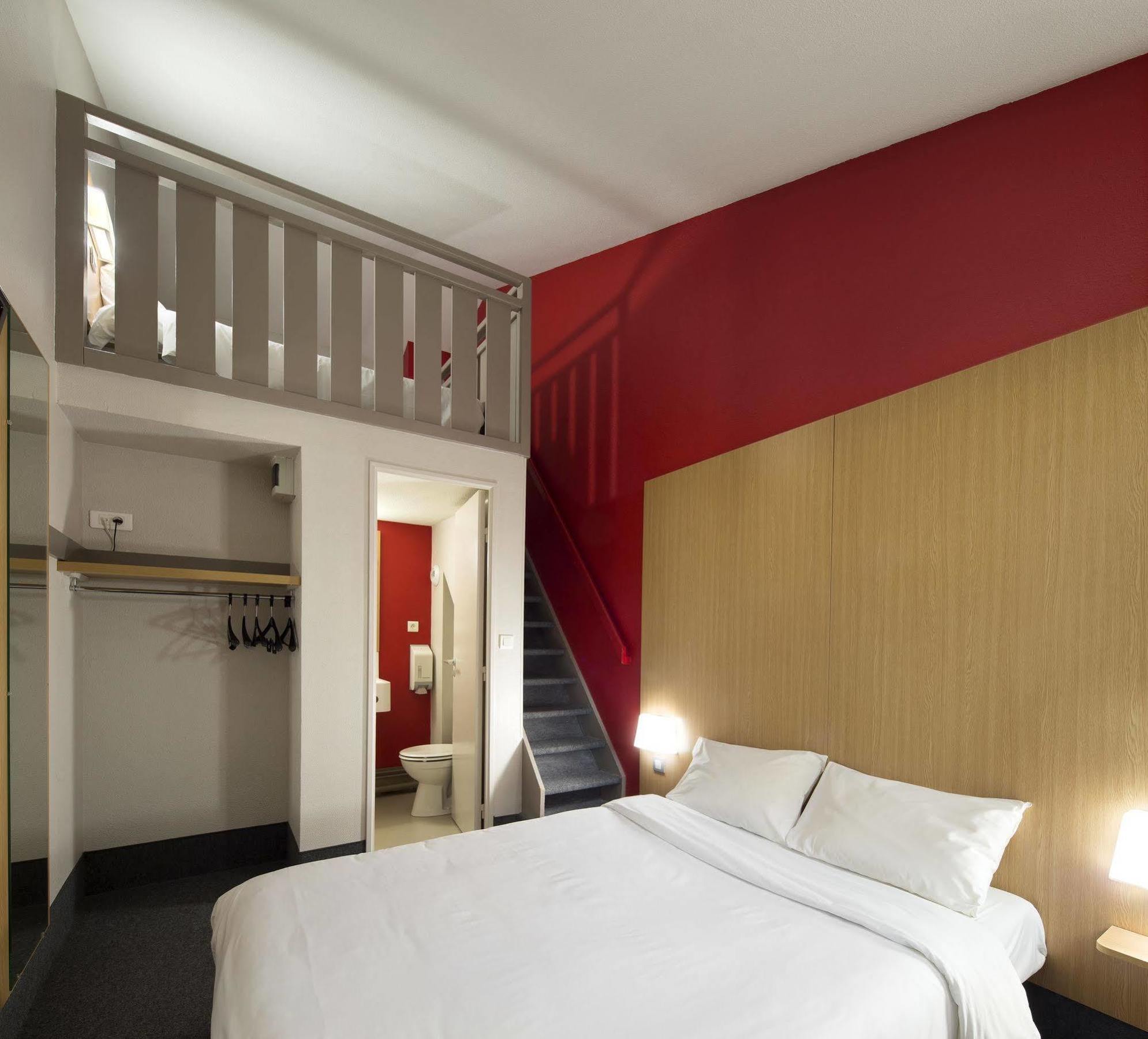 Kyriad Direct Poitiers - Gare Du Futuroscope Шассней-дю-Пуату Екстер'єр фото
