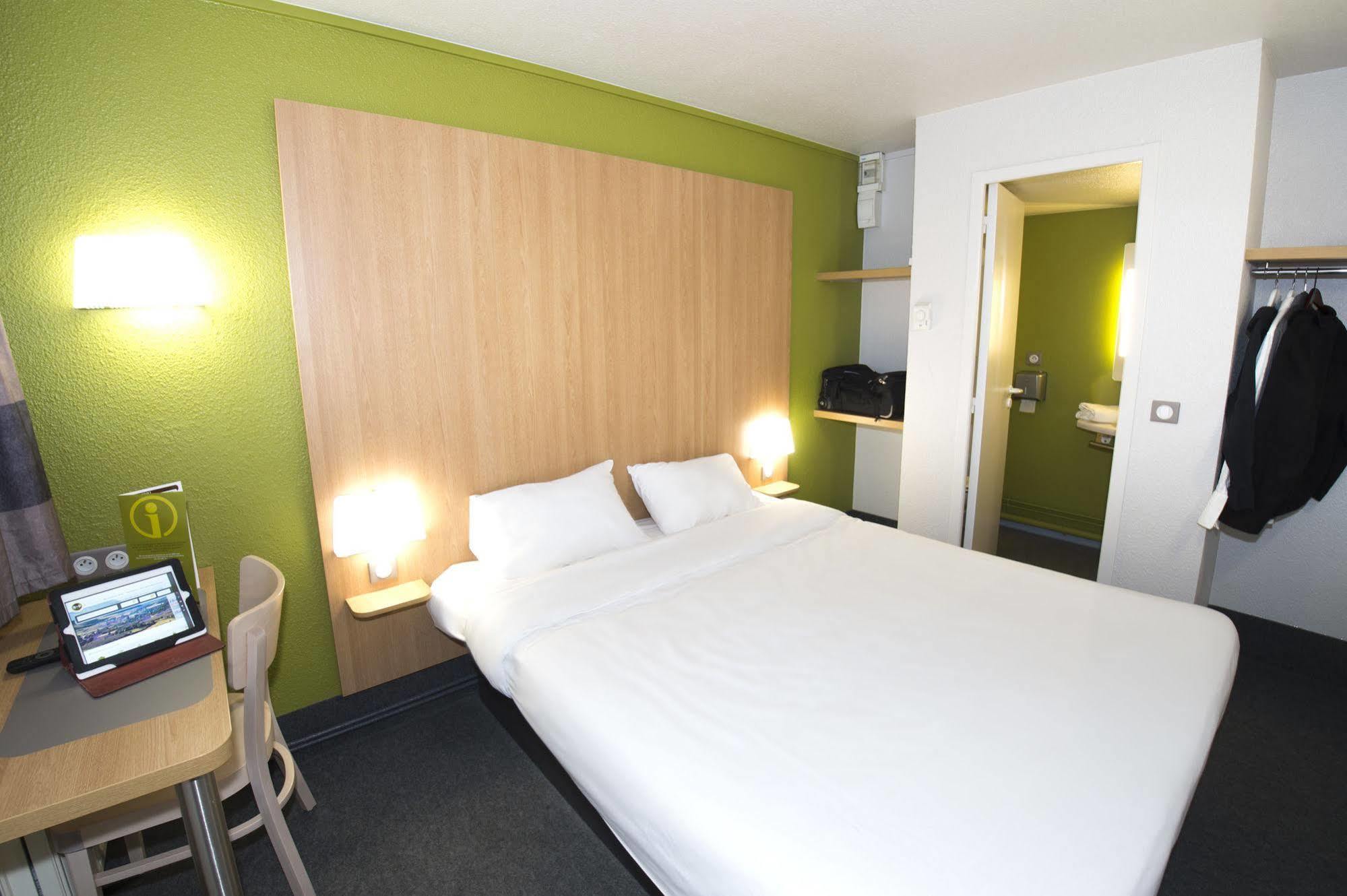 Kyriad Direct Poitiers - Gare Du Futuroscope Шассней-дю-Пуату Екстер'єр фото